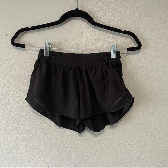 Lululemon Hotty Hot Short II *2.5" Black size 4